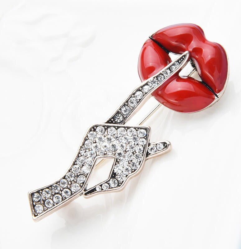 BORA BROOCH